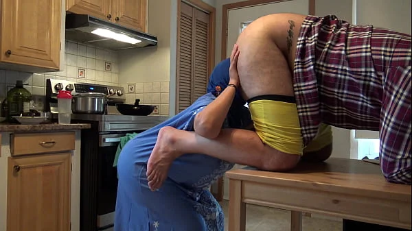 British Delivery Boy Gets Rimjob From Arab Milf