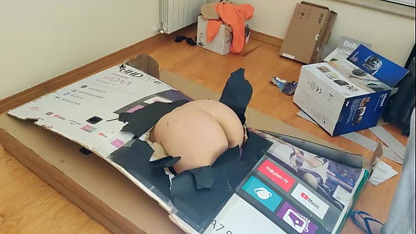 Stepsister receives anal internal cumshot through a hole in a box