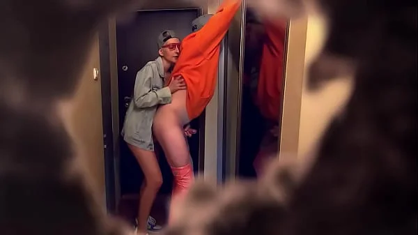 Girl meets her boyfriend and makes him cum