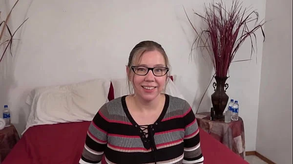 Desperate Amateurs Crimson Pearl Savanna Kate Lexi get their pussies stretched