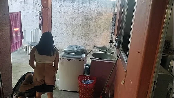 esposa saiu e a empregada não resistiu ao meu pau ereto