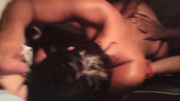 dogging no estacionamento do sambódromo do Anhembi em são Paulo durante o carnaval parte 2, comedor tira a camisinha e goza na porta do meu carro