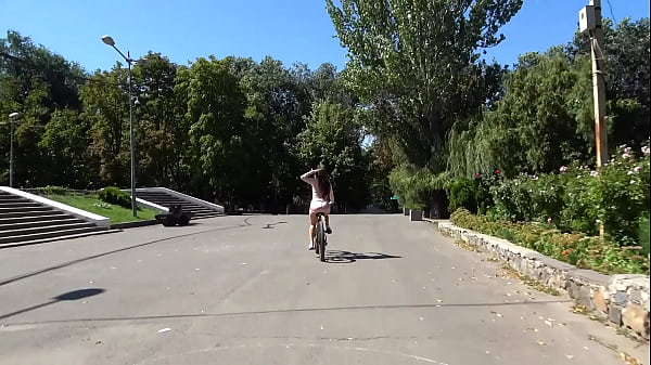 After Meeting in the Park, the Girl Sucks his Big Cock at her House!